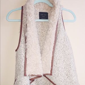 Love Tree faux fur vest